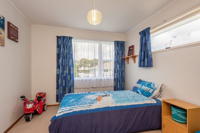 Photo of property in 12 Pembroke Street, Tawa, Wellington, 5028