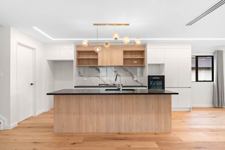 Photo of property in 16 Anehu Place, Greenhithe, Auckland, 0632