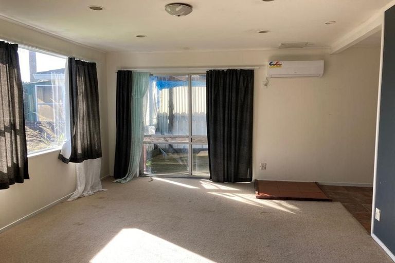 Photo of property in 3/3 Etherton Drive, Weymouth, Auckland, 2103