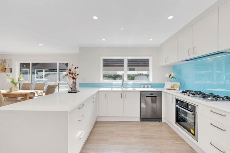 Photo of property in 21a Haven Crest, Somerville, Auckland, 2014