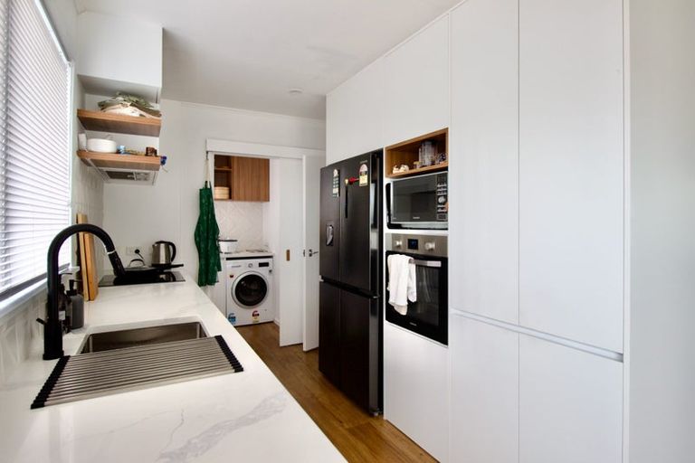 Photo of property in 5 Ngatoa Place, Glenfield, Auckland, 0629