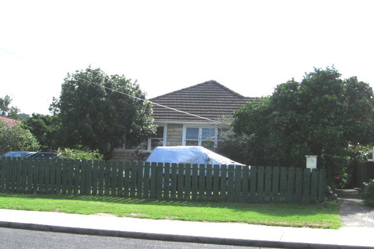 Photo of property in 15 Harrington Road, Henderson, Auckland, 0610