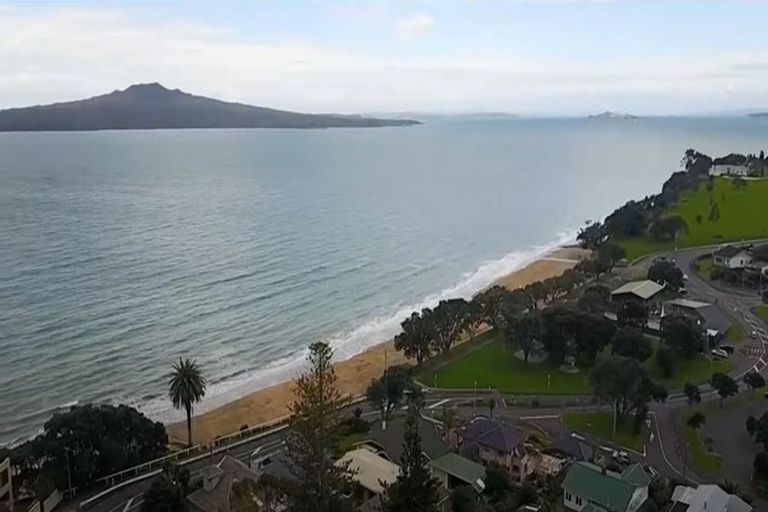 Photo of property in 21a Old Lake Road, Narrow Neck, Auckland, 0624