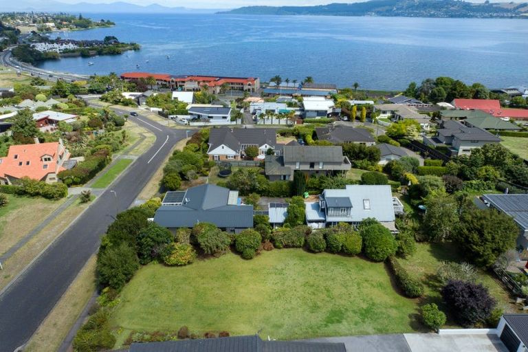 Photo of property in 16 Harvey Street, Waipahihi, Taupo, 3330