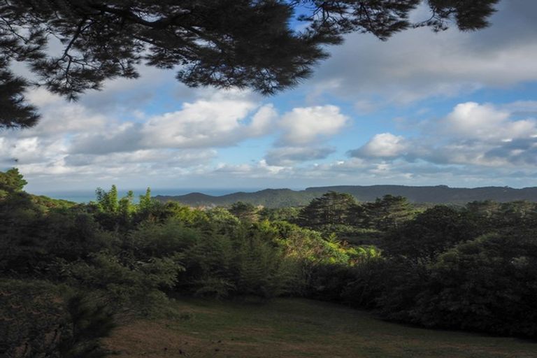 Photo of property in 122 Lone Kauri Road, Karekare, New Lynn, 0772
