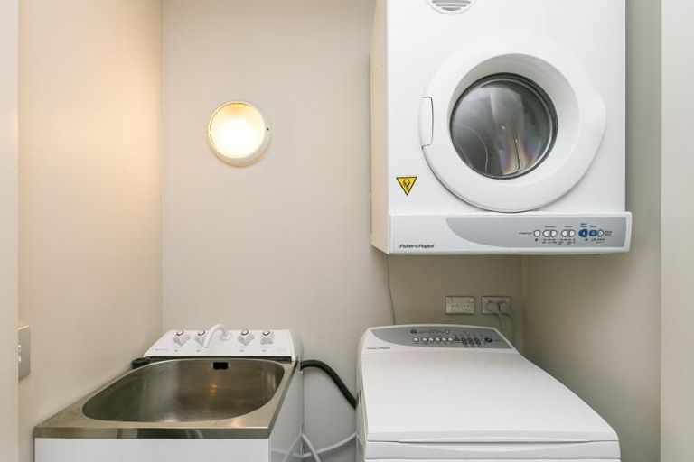 Photo of property in Montreaux Apartments, 9g/164 The Terrace, Wellington Central, Wellington, 6011