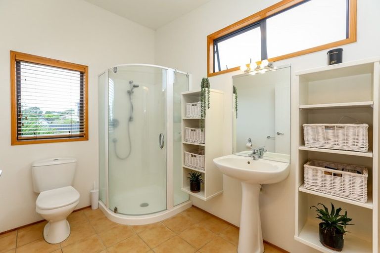 Photo of property in 36 Messenger Terrace, Oakura, 4314