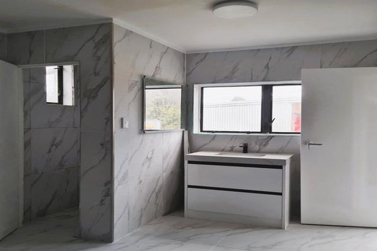 Photo of property in 43 The Pines Road, Paparoa, 0571