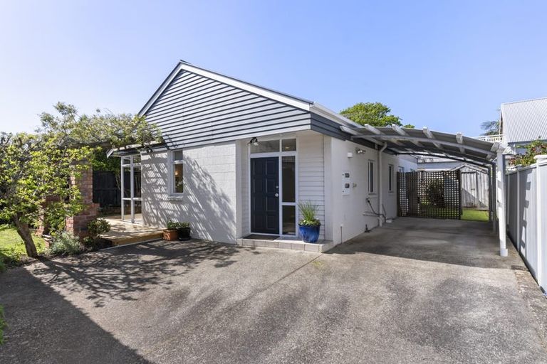 Photo of property in 2/118 Victoria Road, Devonport, Auckland, 0624
