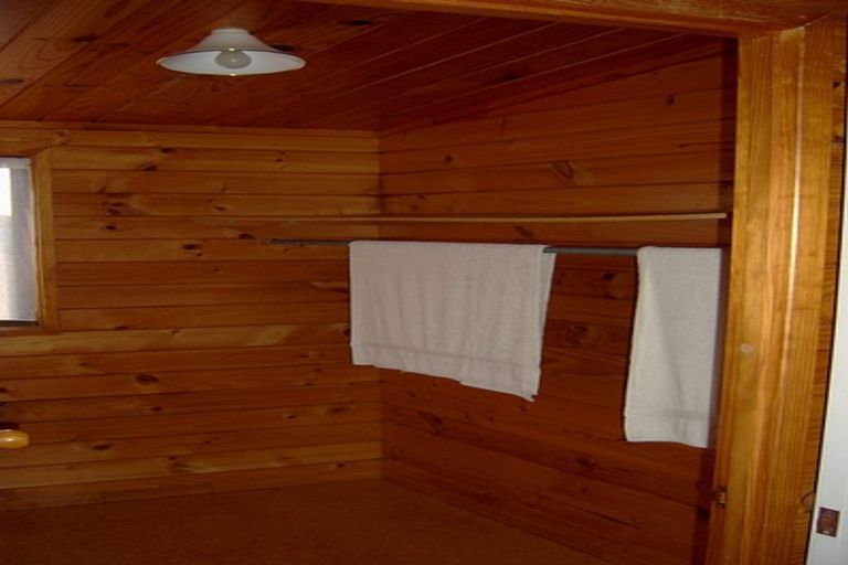 Photo of property in 2 Twin Wharf Road, Herald Island, Auckland, 0618