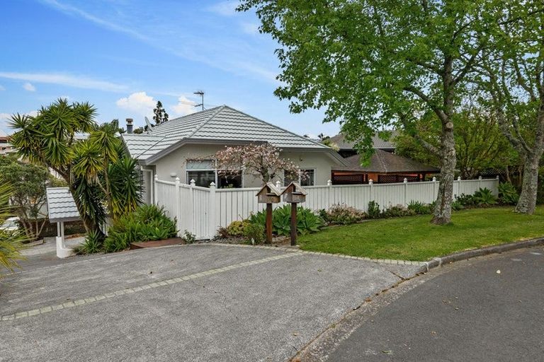 Photo of property in 5 Oystergrove Road, West Harbour, Auckland, 0618
