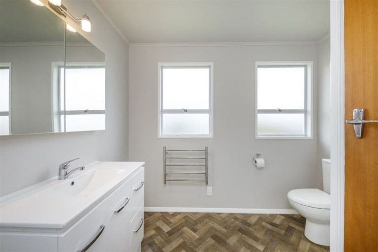 Photo of property in 35 Buick Crescent, Awapuni, Palmerston North, 4412