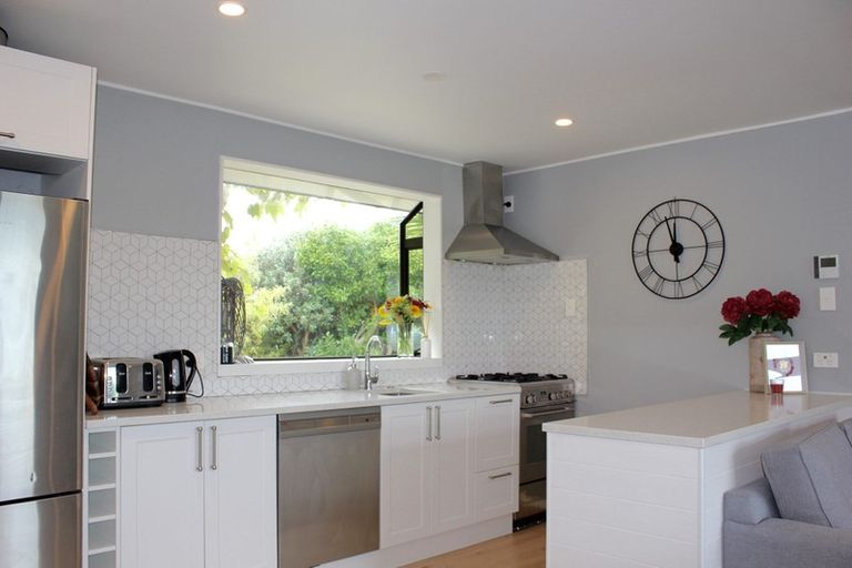 Photo of property in 99c Captain Scott Road, Glen Eden, Auckland, 0602