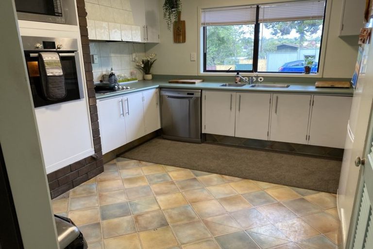 Photo of property in 1 Valdese Rise, Browns Bay, Auckland, 0630