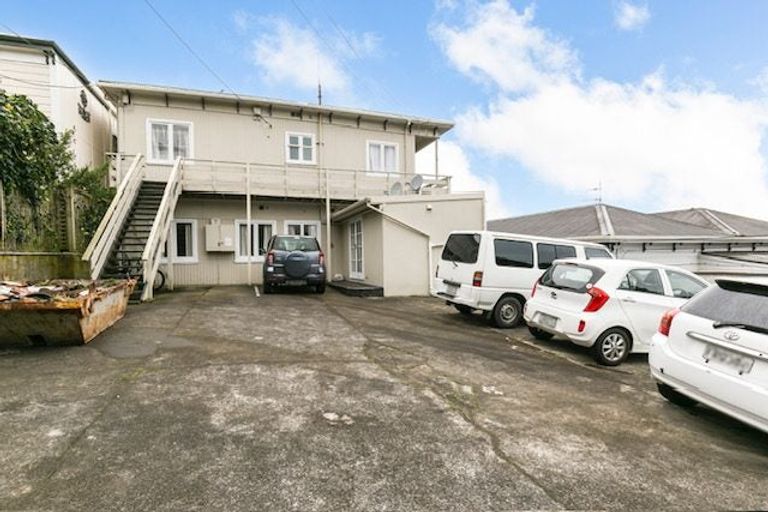 Photo of property in 5/60 Fairlie Terrace, Kelburn, Wellington, 6021
