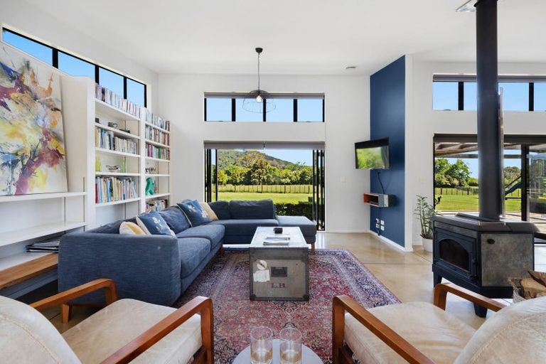 Photo of property in 69 Clevedon Kawakawa Road, Clevedon, Papakura, 2585