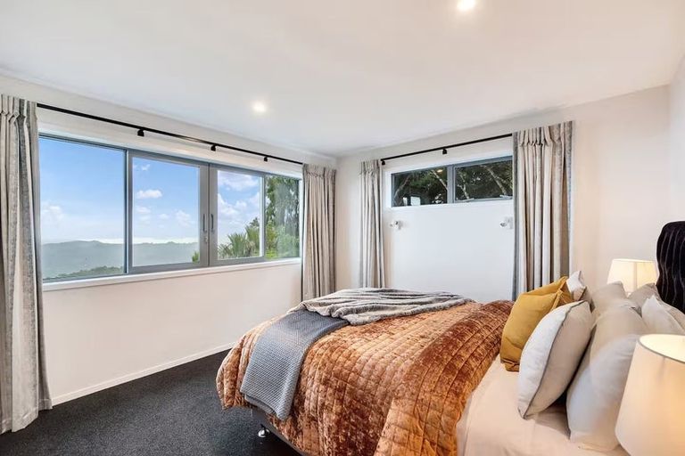 Photo of property in 23 Quinns Road, Waiatarua, Auckland, 0612