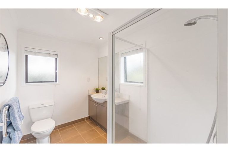 Photo of property in 9 Kingtide Place, Red Beach, 0932