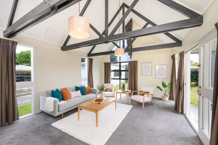 Photo of property in 9 Palliser Place, Milson, Palmerston North, 4414