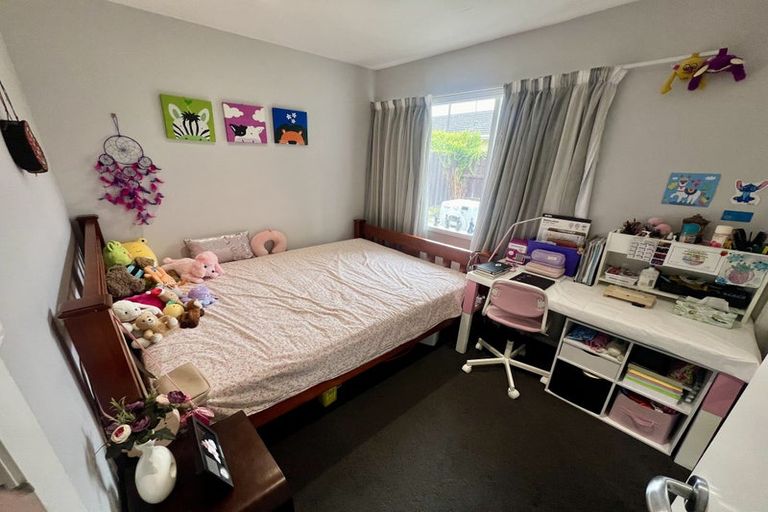 Photo of property in 2/5 Sarabande Avenue, Redwood, Christchurch, 8051