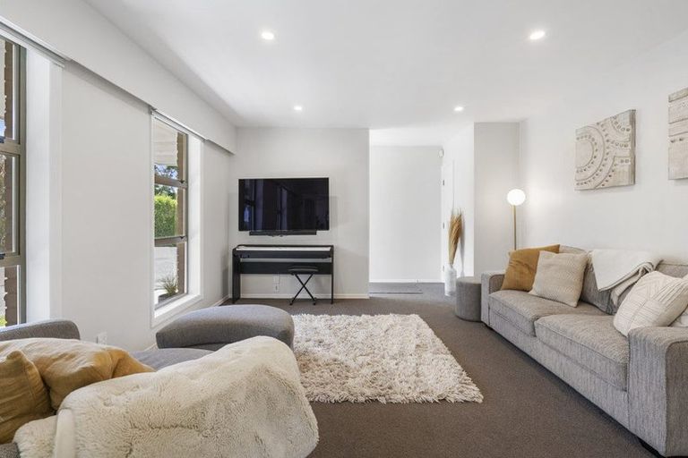 Photo of property in 2/54 Heretaunga Square, Silverstream, Upper Hutt, 5019