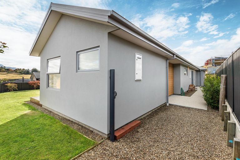 Photo of property in 8 The Heights Avenue, Wanaka, 9305