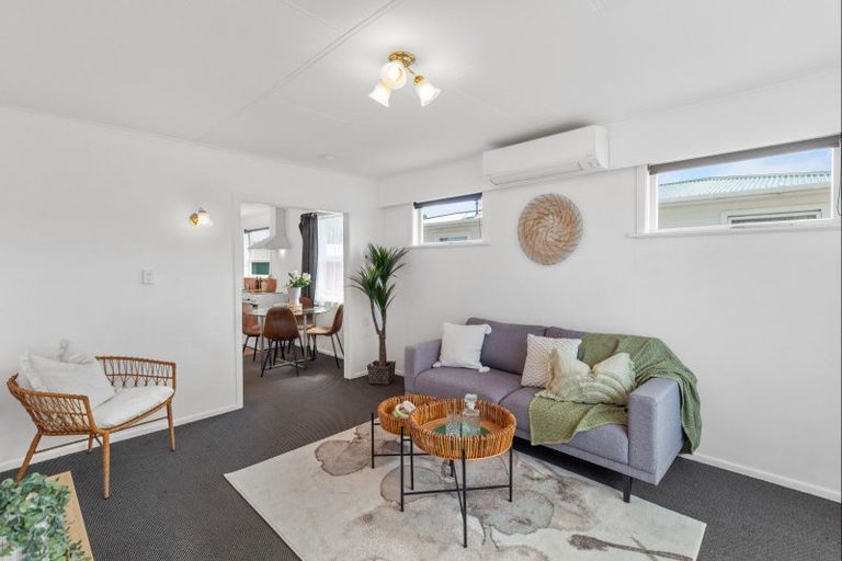 Photo of property in 53 Queenwood Road, Levin, 5510