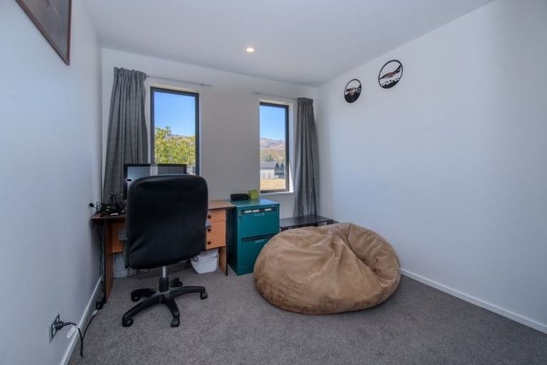 Photo of property in 8 Perriam Place, Mount Pisa, Cromwell, 9383