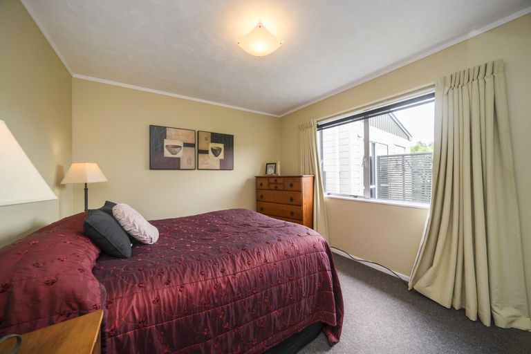 Photo of property in 17 Cargill Grove, Kelvin Grove, Palmerston North, 4414