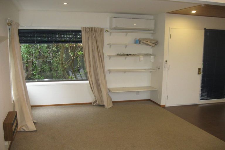 Photo of property in 2/27 Macdonald Crescent, Te Aro, Wellington, 6011