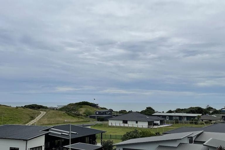 Photo of property in 16 Longbeach Drive, Castlecliff, Whanganui, 4501