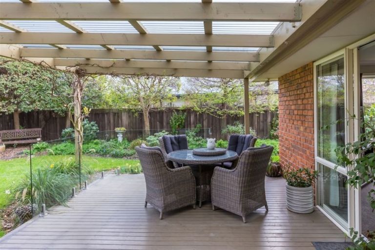 Photo of property in 2 Hawkins Place, Rangiora, 7400