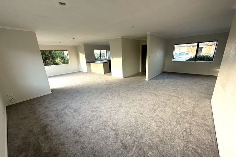 Photo of property in 19 Ballymore Drive, Pinehill, Auckland, 0632