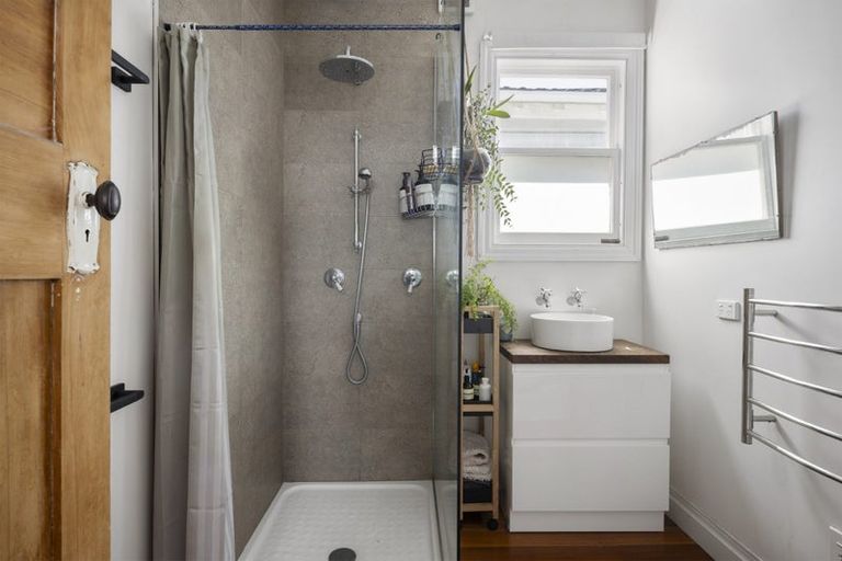 Photo of property in 109 Onepu Road, Lyall Bay, Wellington, 6022