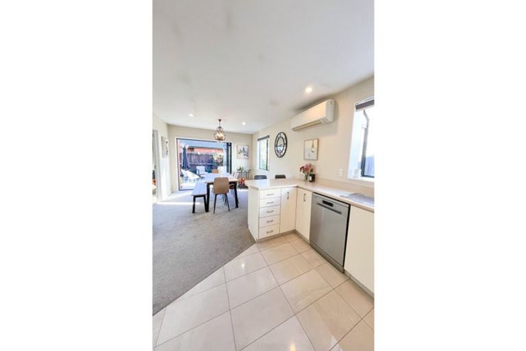 Photo of property in 3/118a Sawyers Arms Road, Northcote, Christchurch, 8052