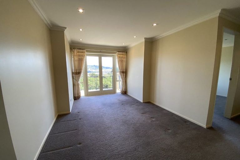 Photo of property in 19 Bunker Way, Strathmore Park, Wellington, 6022