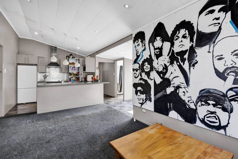 Photo of property in 103 Argyle Street, Hawera, 4610