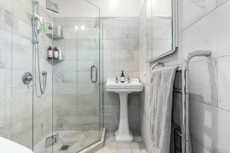 Photo of property in 2/10 Mozeley Avenue, Devonport, Auckland, 0624