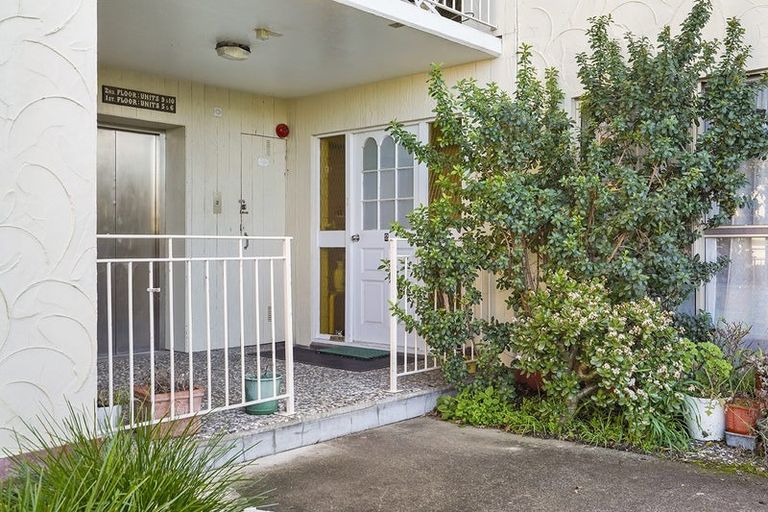 Photo of property in 2/10 Hunter Street, Hamilton Lake, Hamilton, 3204