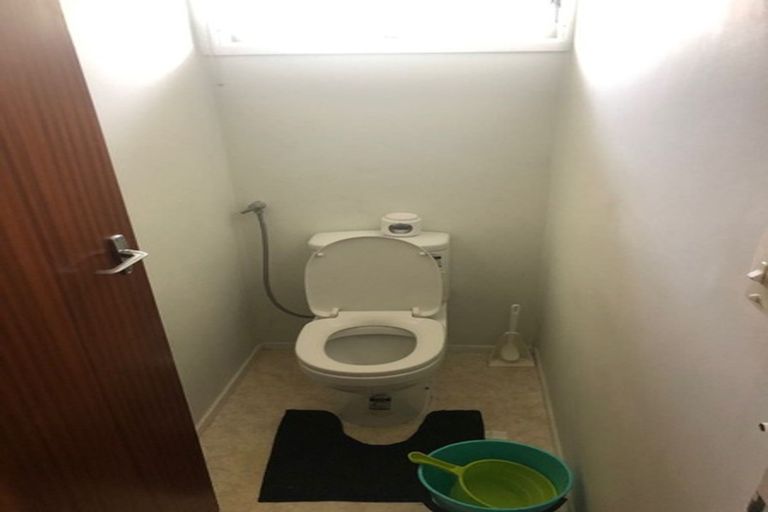 Photo of property in 1/35 Rangitoto Terrace, Milford, Auckland, 0620