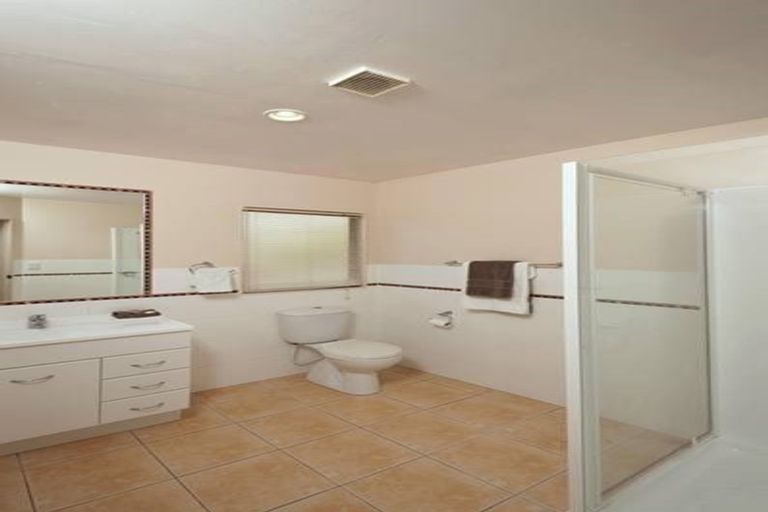 Photo of property in 11 Trotting Terrace, Fairview Heights, Auckland, 0632