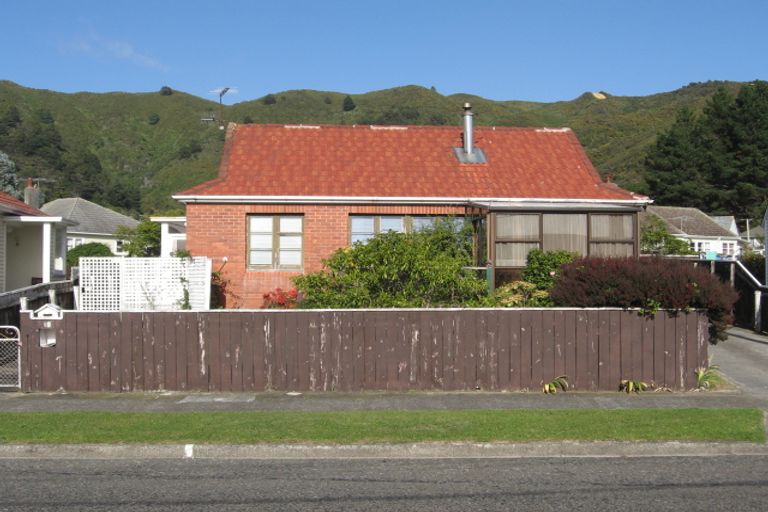 Photo of property in 15 Newcombe Street, Naenae, Lower Hutt, 5011