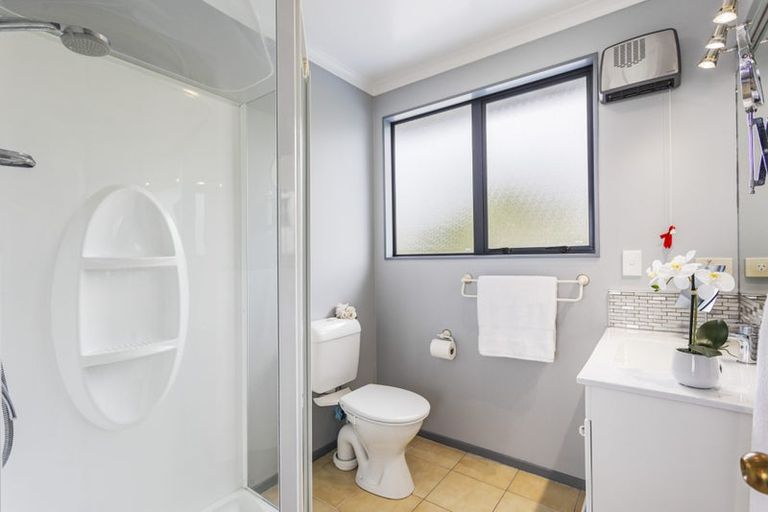 Photo of property in 95 Grovenor Drive, Orewa, 0931