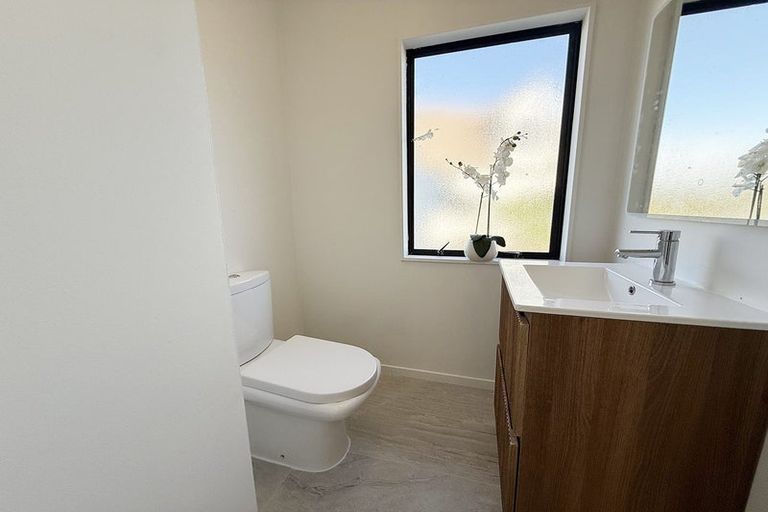 Photo of property in 49 Gosford Drive, Botany Downs, Auckland, 2010