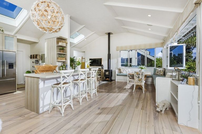 Photo of property in 103 The Esplanade, Manly, Whangaparaoa, 0930