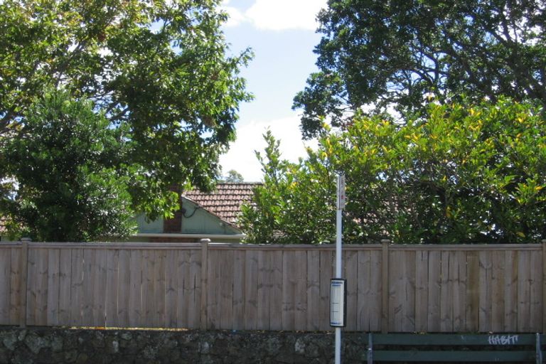 Photo of property in 1/2 Aberdeen Road, Campbells Bay, Auckland, 0620