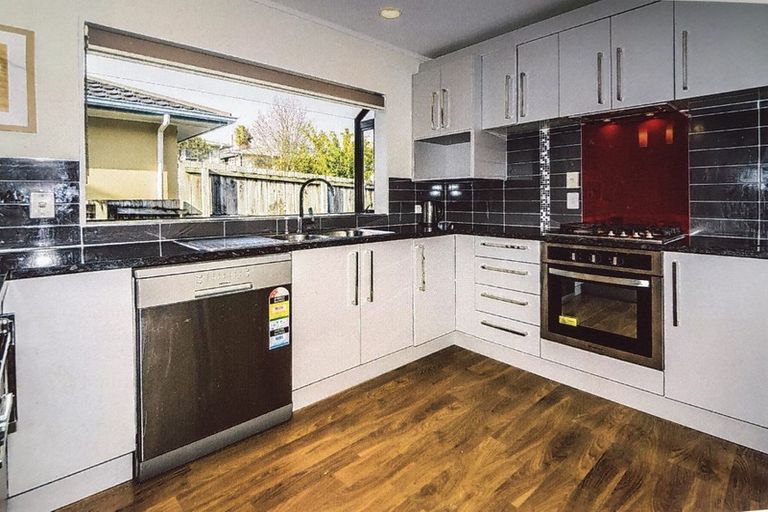 Photo of property in 1/19 Bond Crescent, Forrest Hill, Auckland, 0620