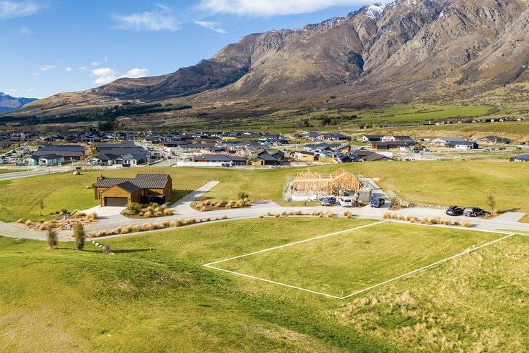 Photo of property in 35 Cunninghams Drive, Jacks Point, Queenstown, 9371