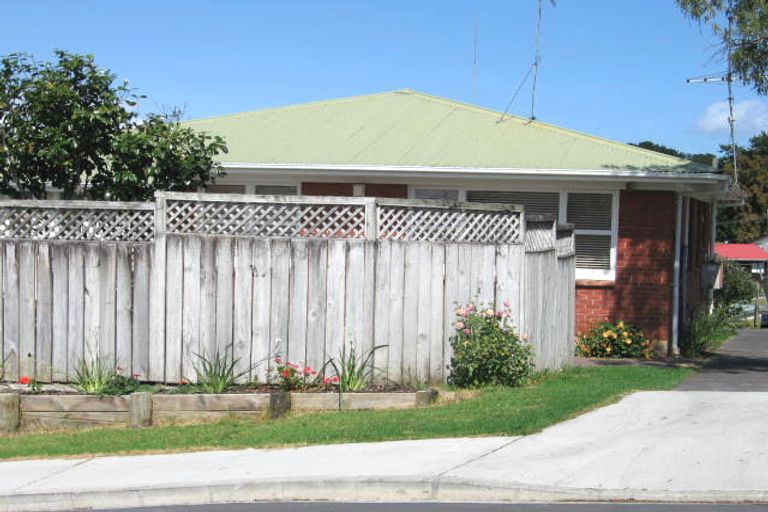 Photo of property in 18 Reiman Street, New Lynn, Auckland, 0600