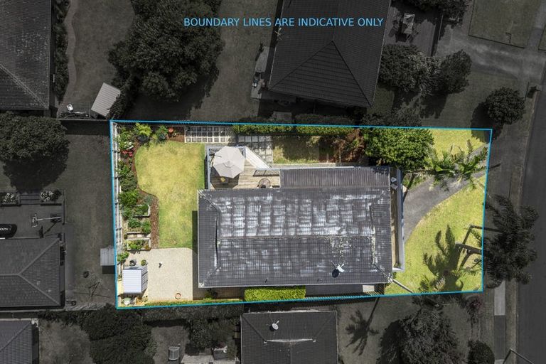 Photo of property in 22 Himalaya Drive, Half Moon Bay, Auckland, 2012